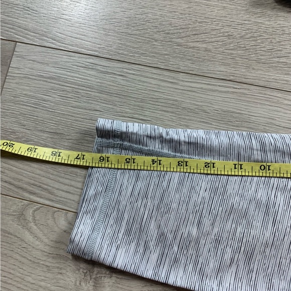 Lululemon Wunder Under Hi-Rise 1/2 Tight (Luxtreme)
Space Ice Grey Alpine White - Picture 12 of 14